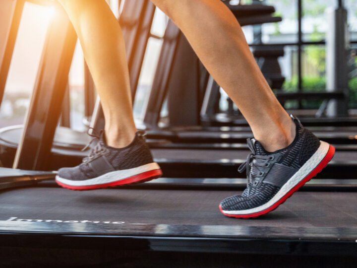 Tênis de academia ou de corrida: qual a diferença e quando usar cada um?