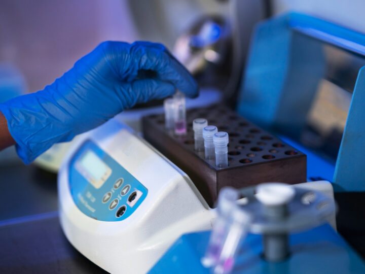 Espectrofotômetro de laboratório: principais tipos, diferenças e aplicações