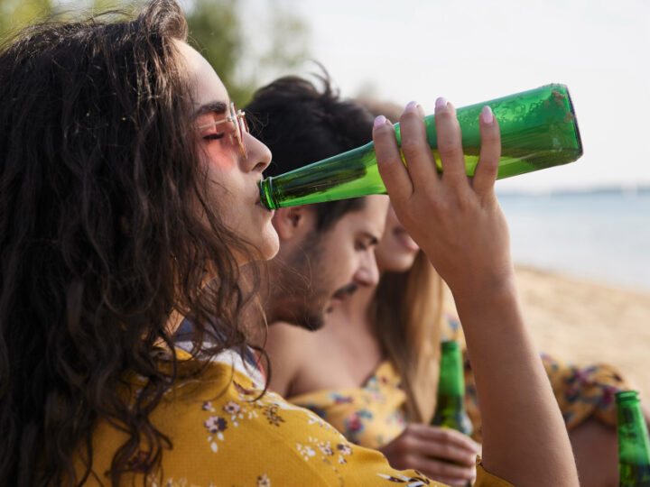 Como descobrir novos rótulos e marcas de bebidas refrescantes para saborear no verão?