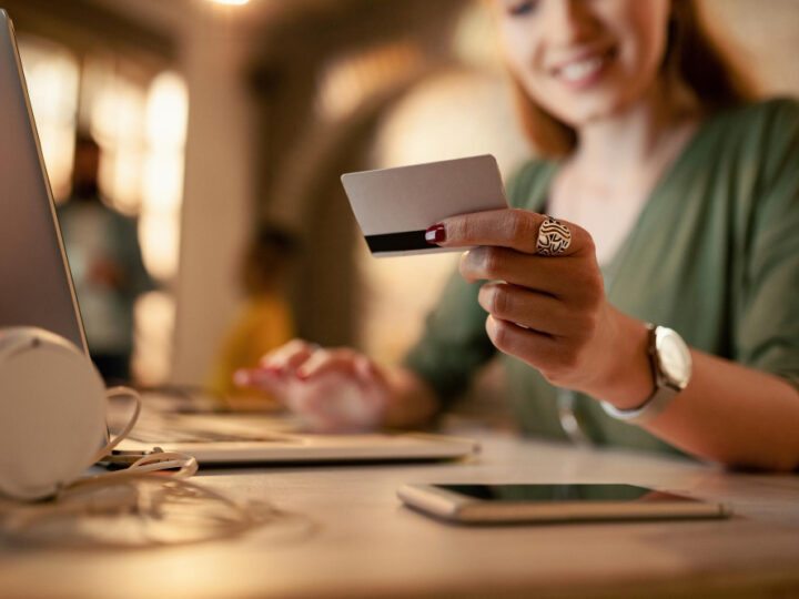 Como pagar um boleto no cartão de crédito sem comprometer o orçamento