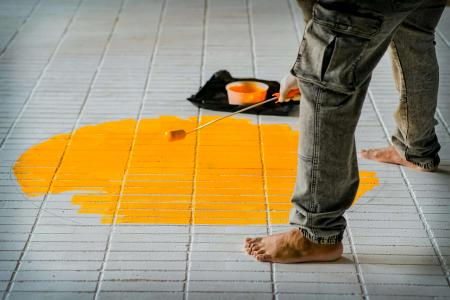 Passo a passo: como pintar o piso da sua casa